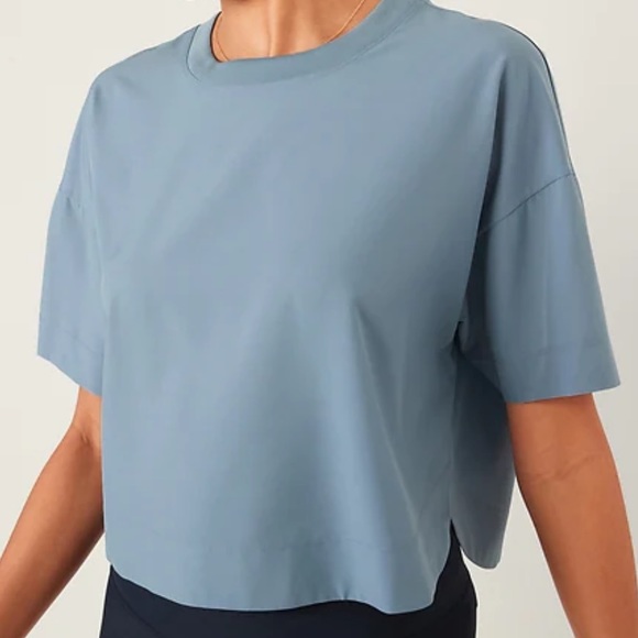 Old Navy Tops - NWT Old Navy short sleeve stretch tech